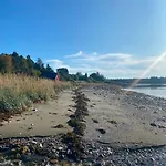 Koselig Ved Sjoen - Skjevikstranden